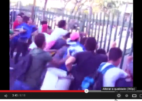 Vídeo mostra violência e manipulação política de estudantes que tentaram invadir prefeitura